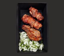 Шея домашней свинины на мангале