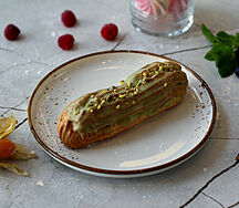 Эклер Фисташковый