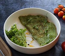 Омлет со шпинатом и индейкой