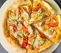 Пицца с курицей