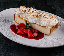 Запеканка творожная с ягодами