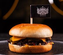 Бургер с рваной говядиной