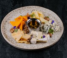 Ассорти благородных сыров