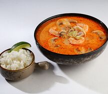 Том ям с морепродуктами