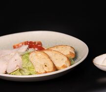 Салат Цезарь с курицей 