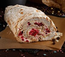 Меренговый рулет с малиной