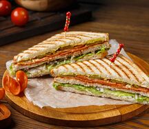 Клаб-сэндвич с салями