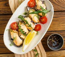 Мидии, запеченные под сыром дорблю