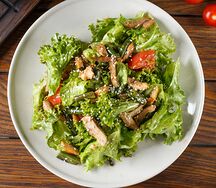 Теплый салат с куриной грудкой