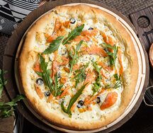 Пицца со слабосолёной сёмгой