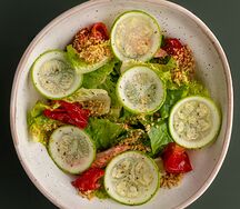 Запеченная форель, микс зелени 