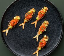 Риет из форели со свежим огурцом и пшеничной галетой