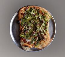 Пицца Песто с курицей