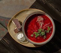Борщ с телячьими щечками