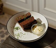 Гренки чесночные с соусом тартар