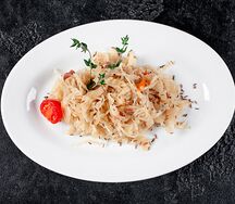 Капуста тушеная с беконом и тмином