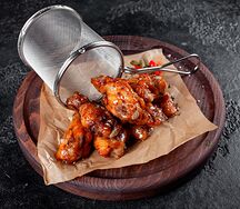 Куриные крылья с медово-горчичным соусом