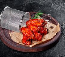 Куриные крылья с соусом барбекю