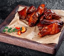 Куриные крылья копченые на фруктовой щепе