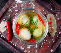 Яйца маринованные в карри маринаде