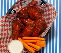 Крылья BBQ с соусом Блю Чиз