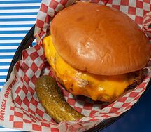 Смэш-бургер с сыром
