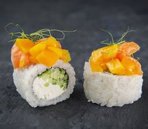 Манго с лососем