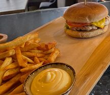 Бургер с куриной котлетой 