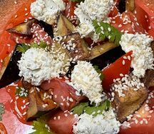 Салат с горячими баклажанами 