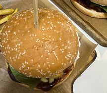 Бургер с курочкой и фри