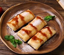 Блины с творогом и сметаной