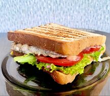 Сэндвич гриль с куриной котлетой 