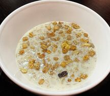 Каша овсяная с гранолой