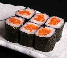 Роллы с лососем