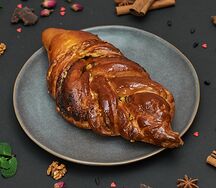 Плетенка с маком и орехом