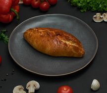 Пирожок с капустой печёный