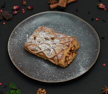 Штрудель с яблоком и корицей