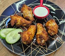 Крылышки и фирменный соус