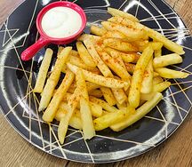 Картошка фри и фирменный соус
