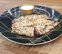 Блинчики с вишней и сметаной