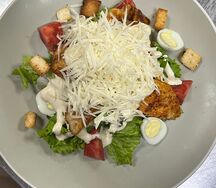 Салат Цезарь с курицей