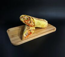 Большая шаурма с курицей в сырном лаваше
