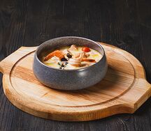 Сливочный суп с лососем и креветкой 