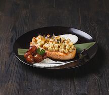 Семга под белковой корочкой с виноградом 