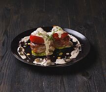 Медальоны из говядины с овощами 