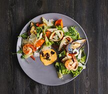 Салат с морепродуктами 