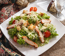 Салат Цезарь с курицей