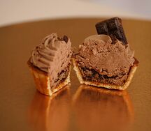 Корзинка с творожно-шоколадным кремом и апельсином (диетическое)