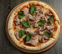 Пицца с говядиной и халапеньо