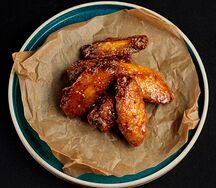 Куриные крылья в соусе